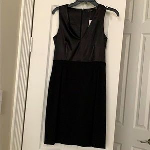Tahari Black V-Neck Dress Size 4